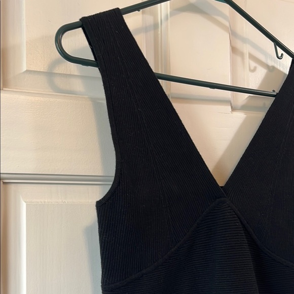 NWOT Banana Republic Ribbed Fitted Crop Tank Top with Double V Neck - Size Small - Picture 2 of 10